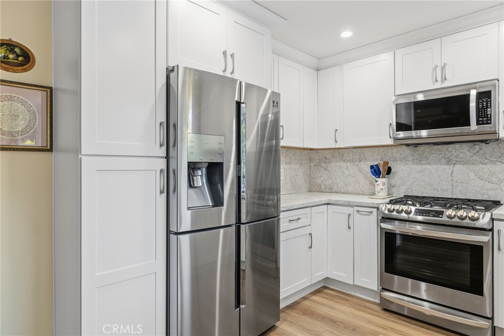 1372 Avenida Loma Vista