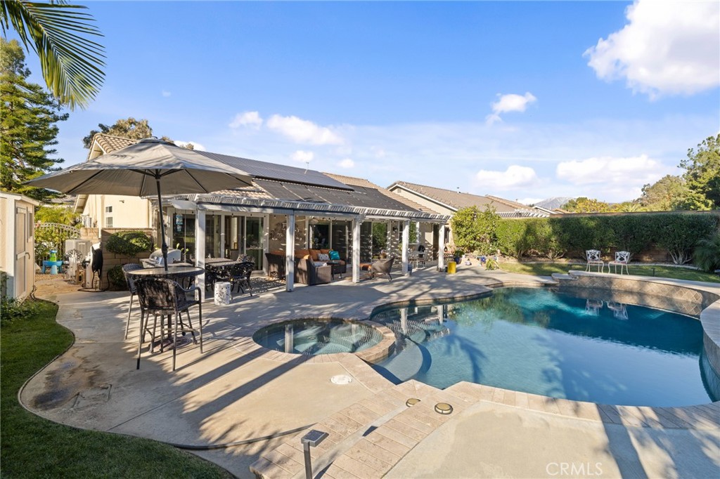 1372 Avenida Loma Vista