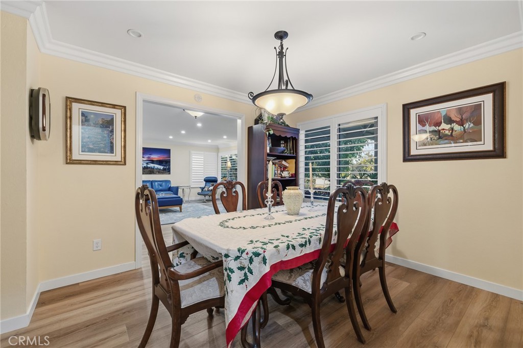 1372 Avenida Loma Vista