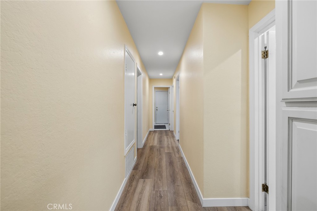 1372 Avenida Loma Vista