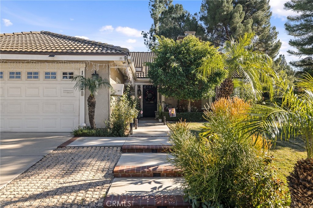 1372 Avenida Loma Vista