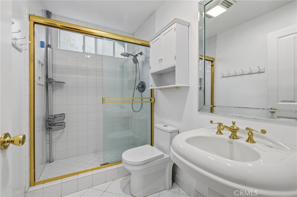 1372 Avenida Loma Vista