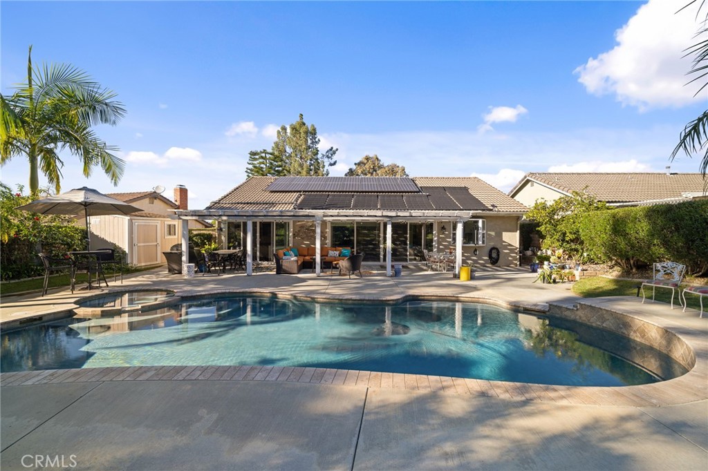 1372 Avenida Loma Vista