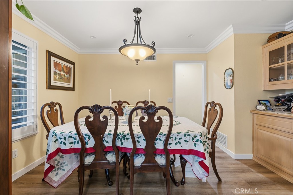 1372 Avenida Loma Vista