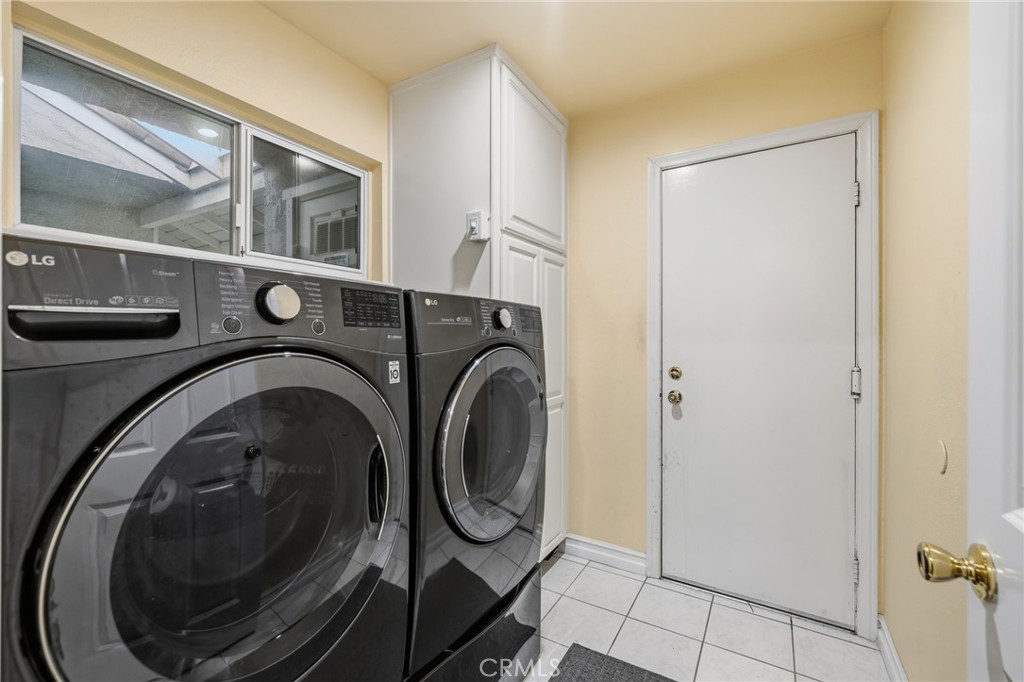 1372 Avenida Loma Vista