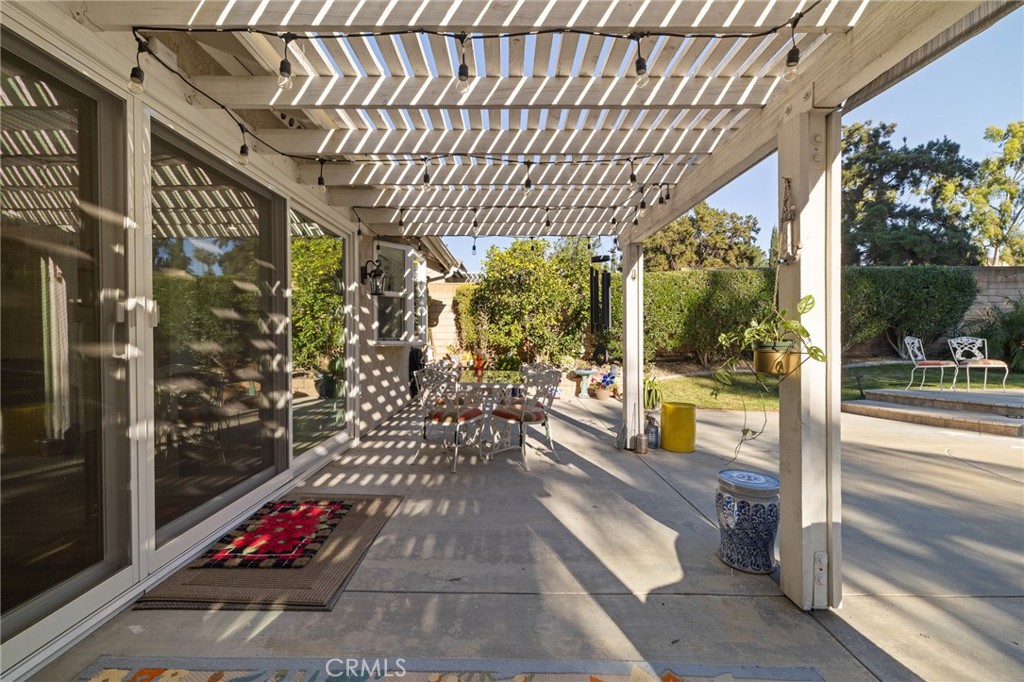 1372 Avenida Loma Vista