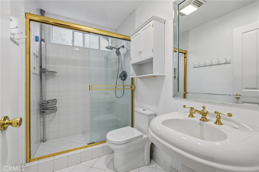 1372 Avenida Loma Vista