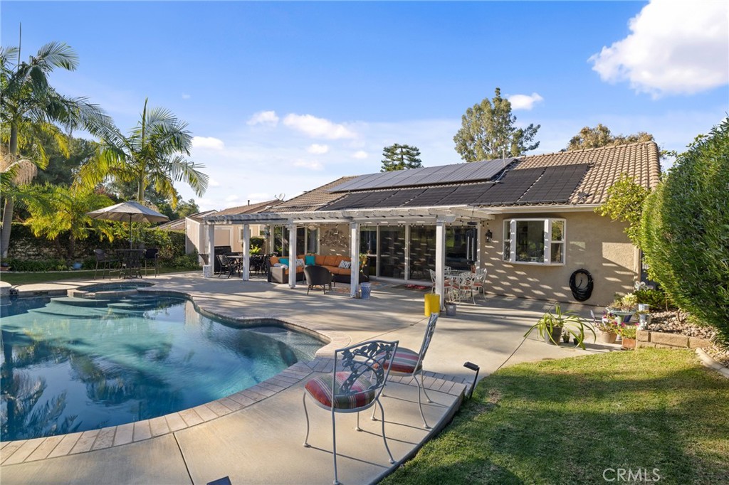 1372 Avenida Loma Vista
