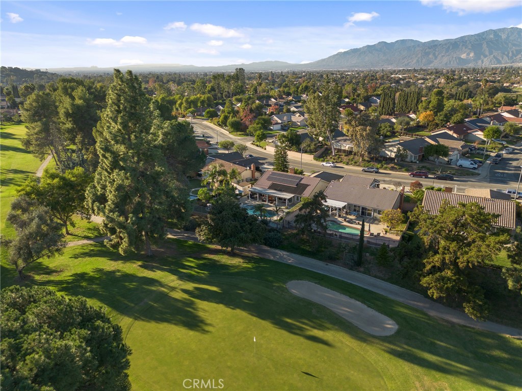 1372 Avenida Loma Vista