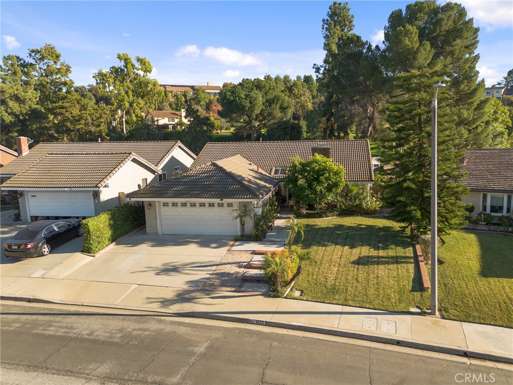 1372 Avenida Loma Vista