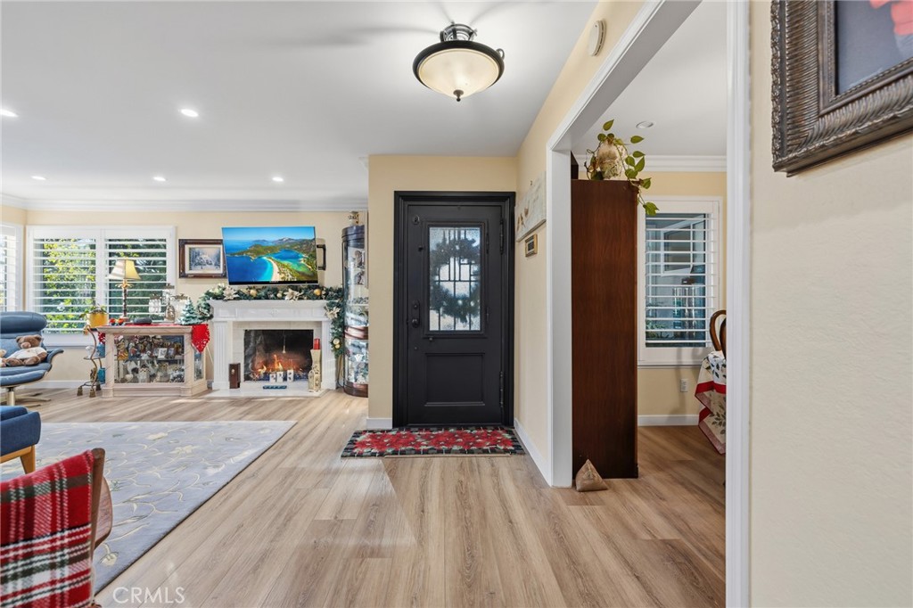 1372 Avenida Loma Vista