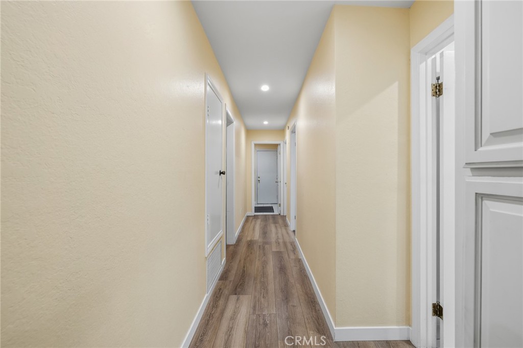 1372 Avenida Loma Vista