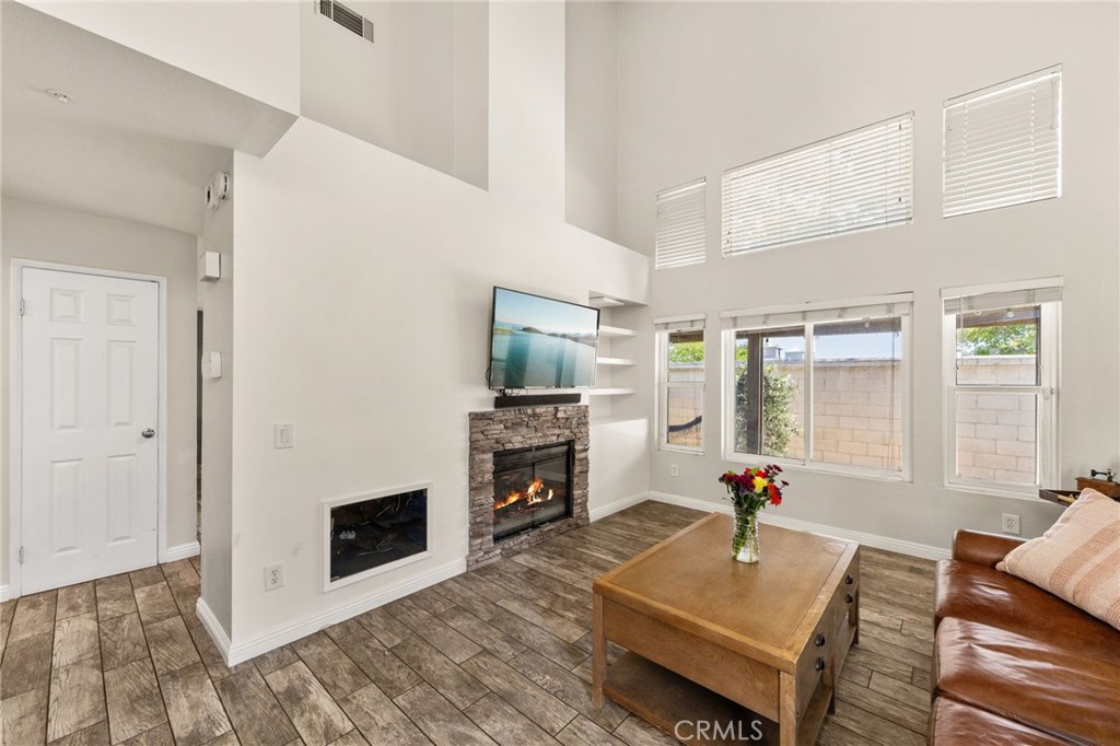 13707 Sunrise Street