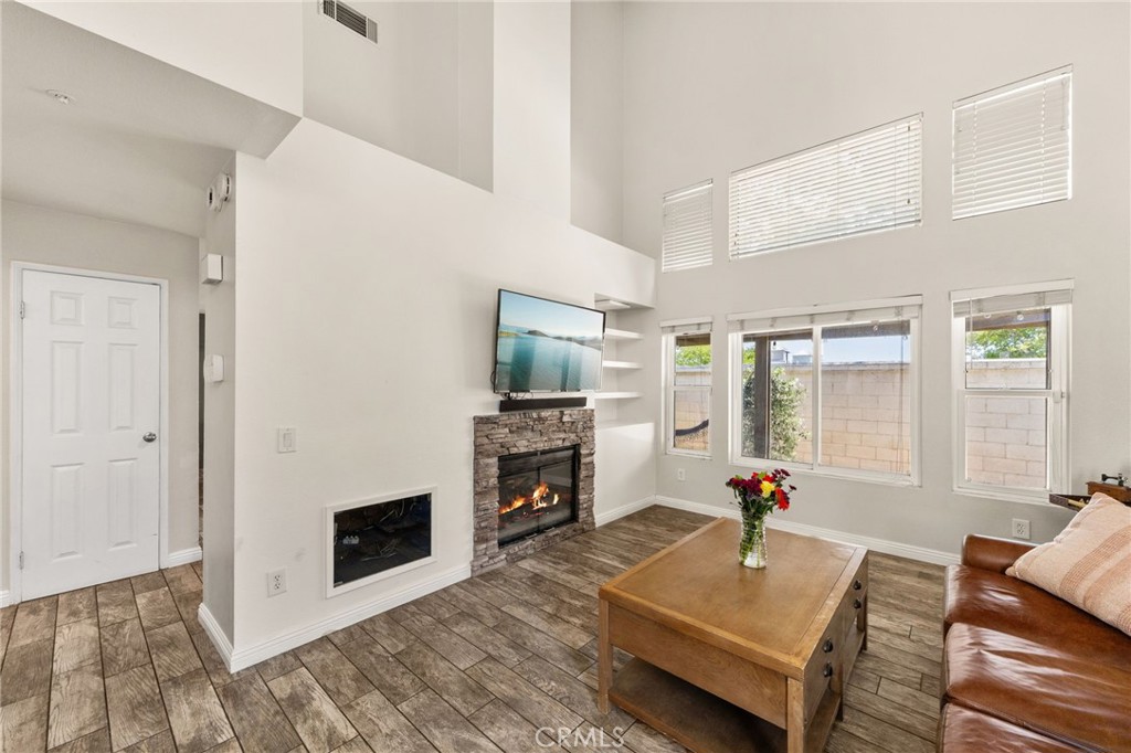 13707 Sunrise Street