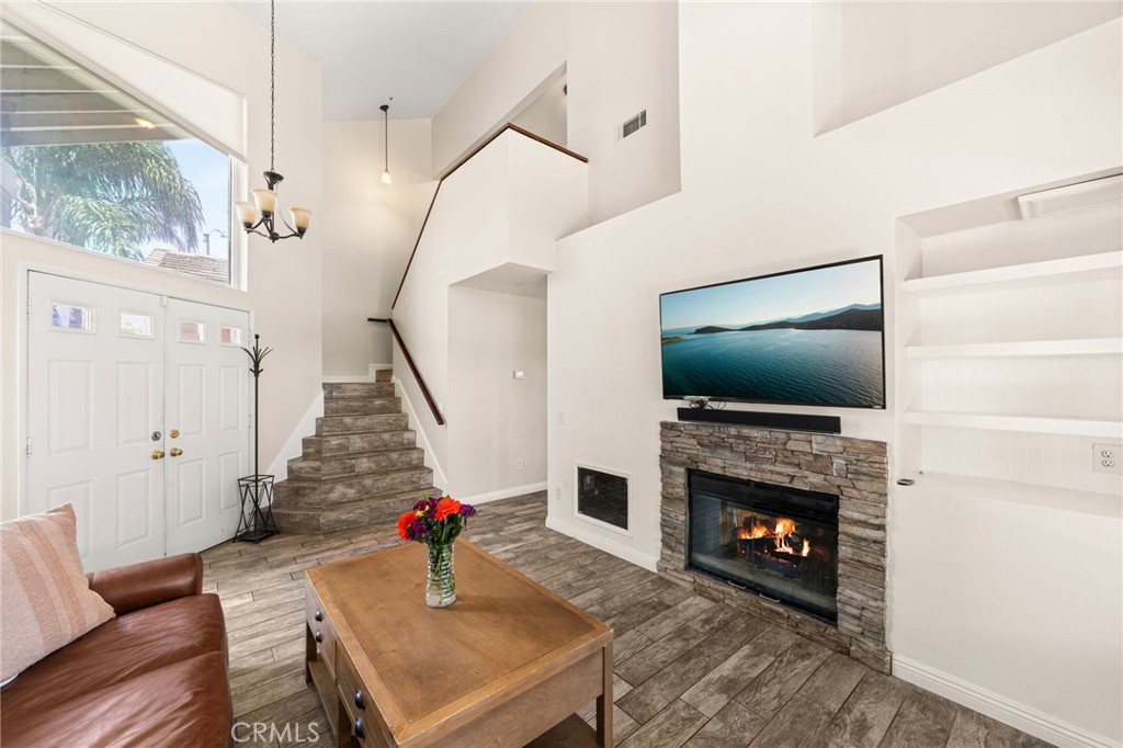 13707 Sunrise Street
