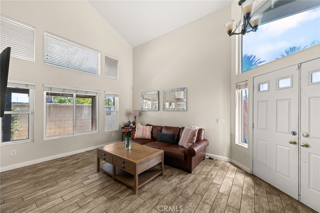 13707 Sunrise Street