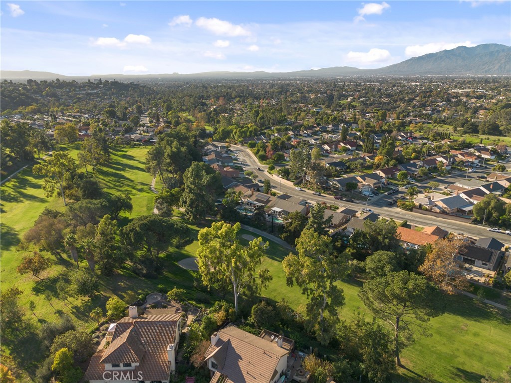 1372 Avenida Loma Vista