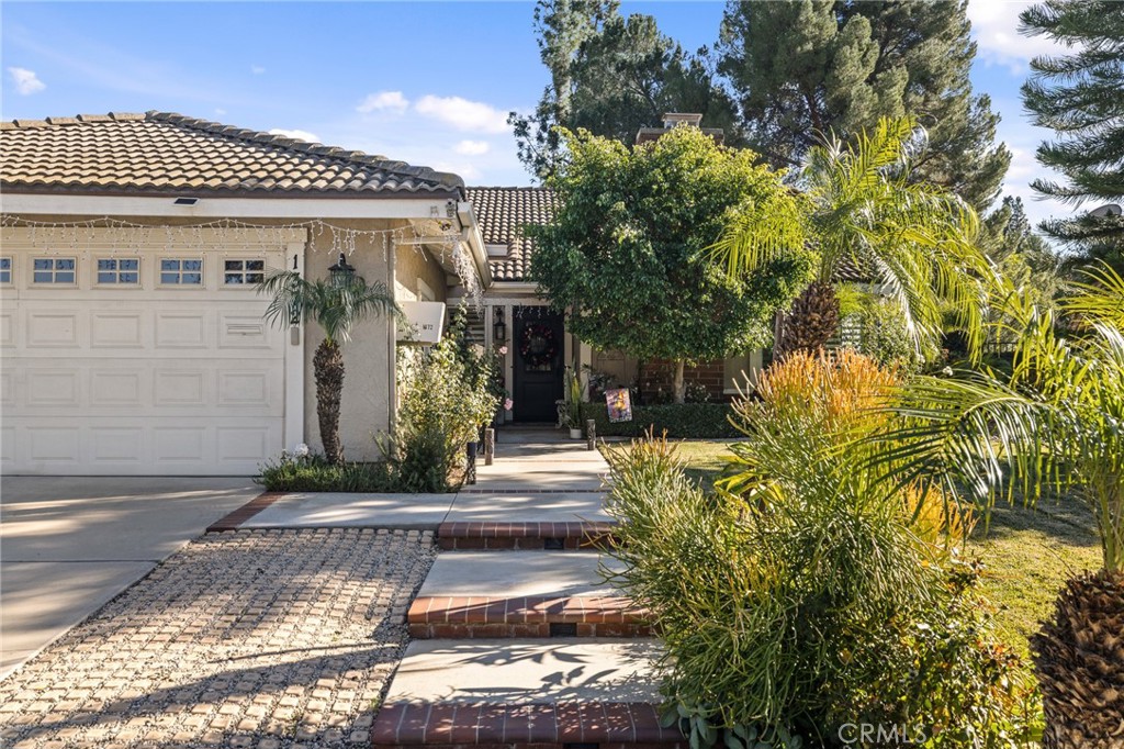 1372 Avenida Loma Vista