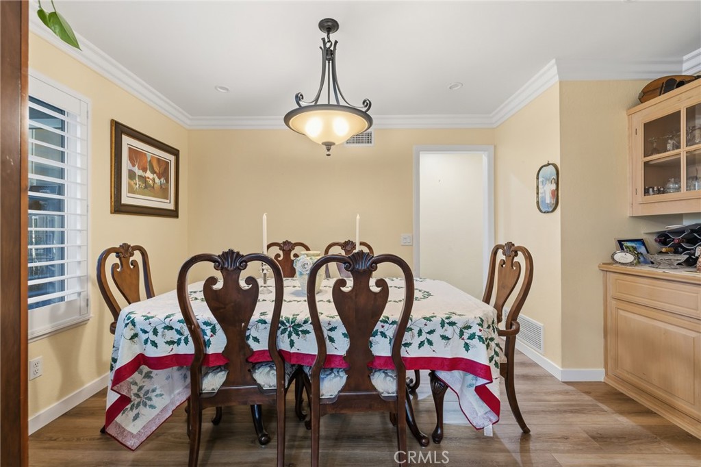 1372 Avenida Loma Vista