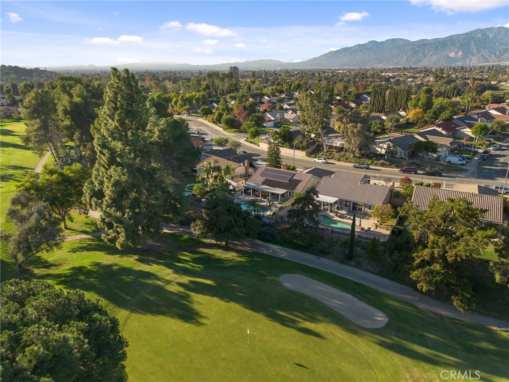 1372 Avenida Loma Vista