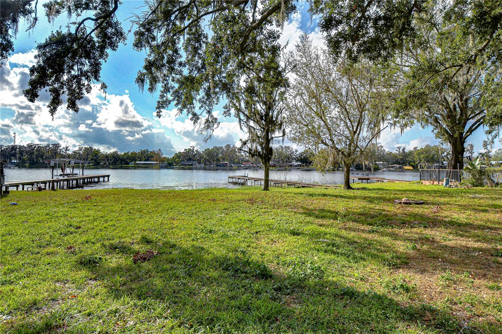 3207 LAKE PADGETT DR