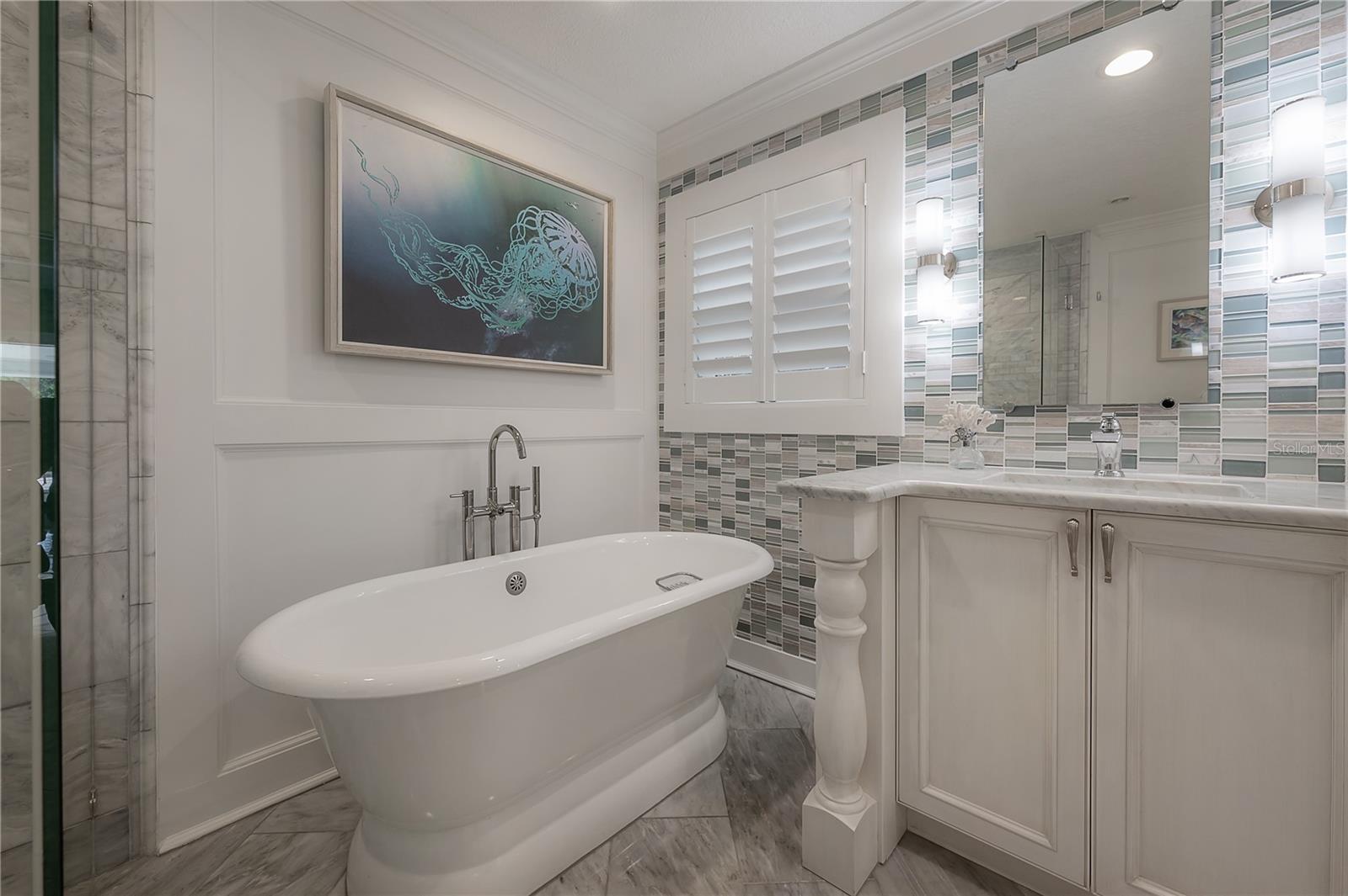 7704 LAKE CYPRESS DR