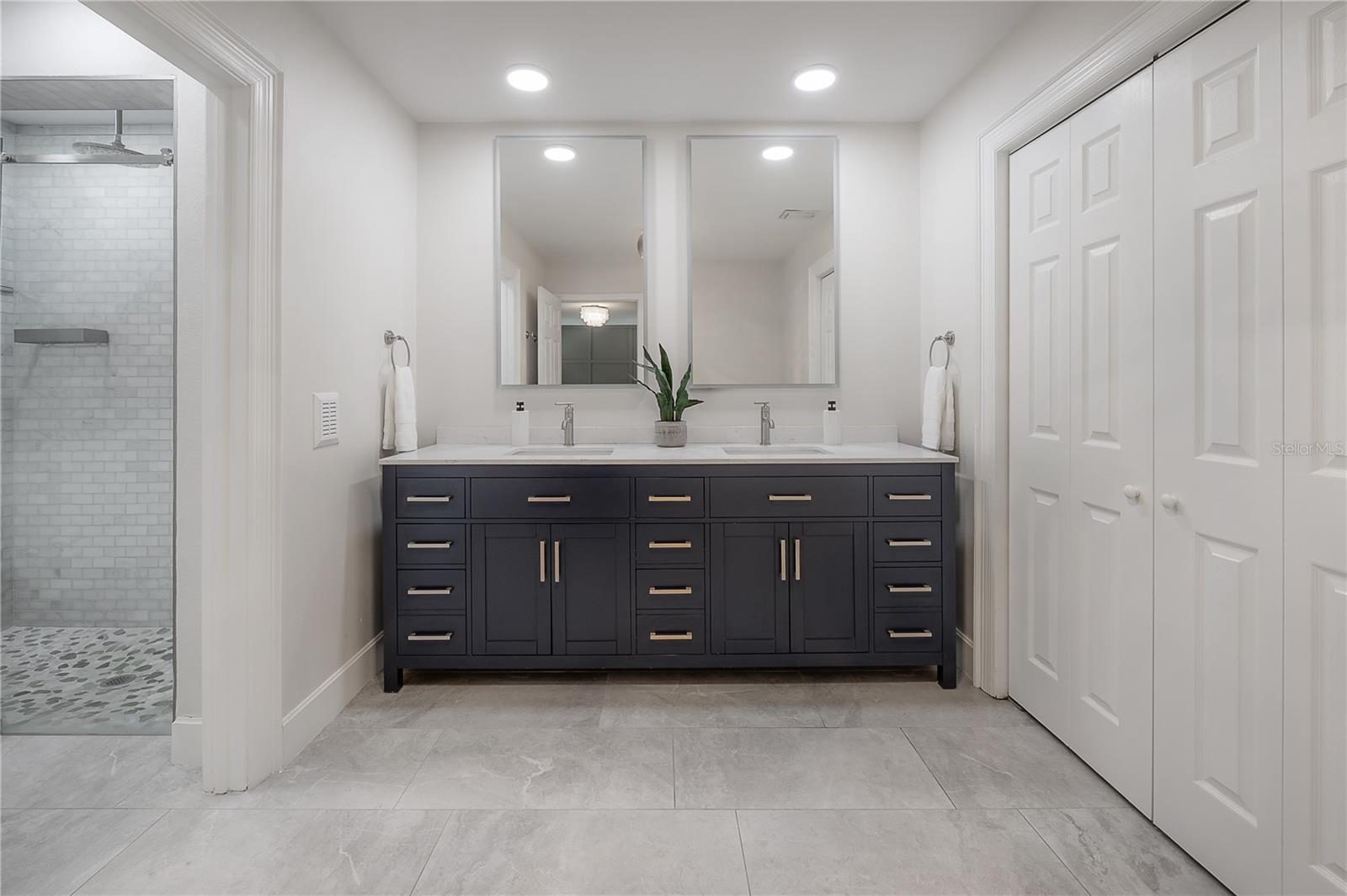 7922 SPRING VALLEY DR