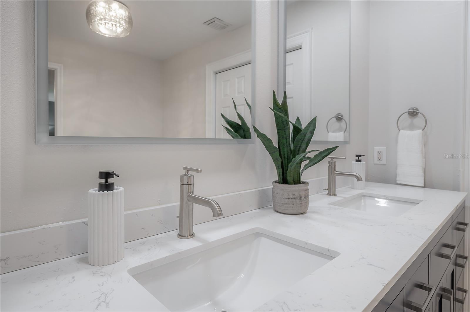 7922 SPRING VALLEY DR