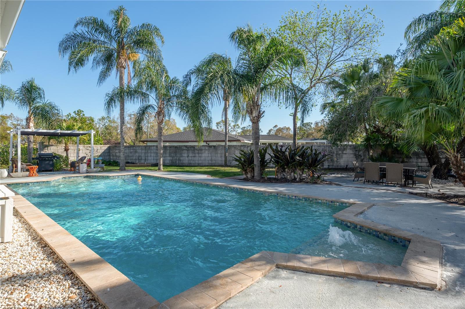7922 SPRING VALLEY DR