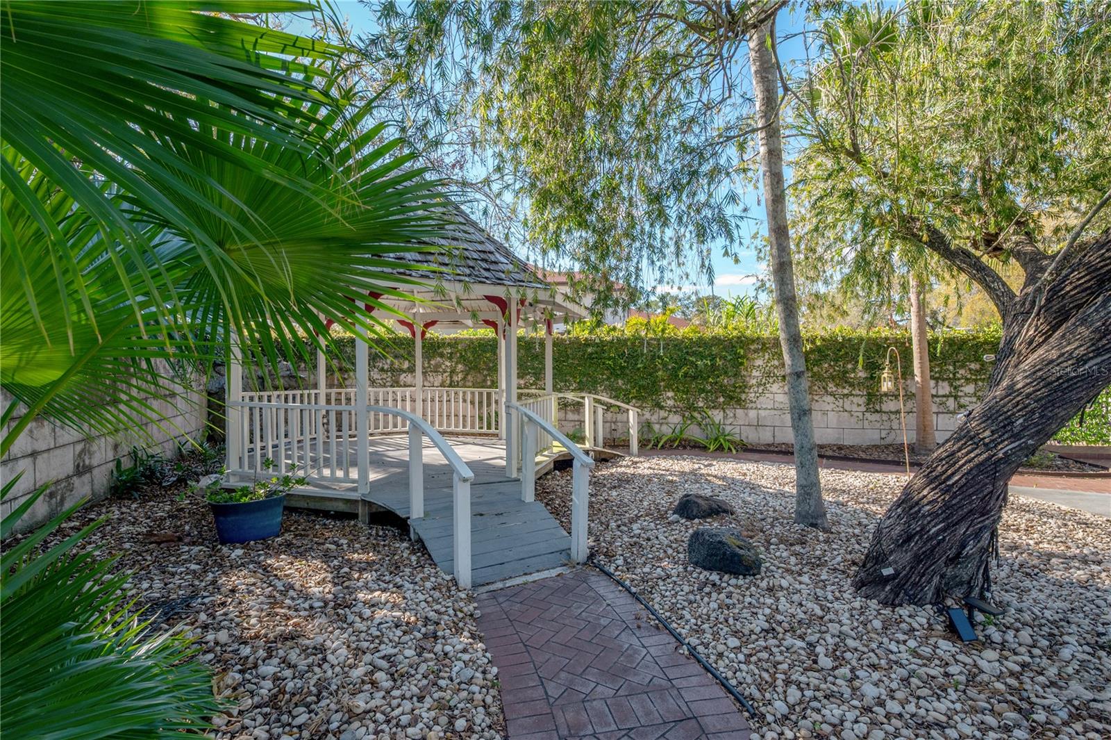 7922 SPRING VALLEY DR