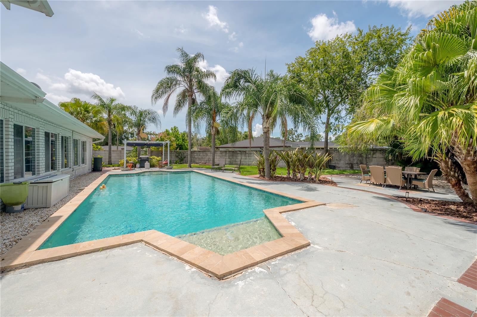 7922 SPRING VALLEY DR