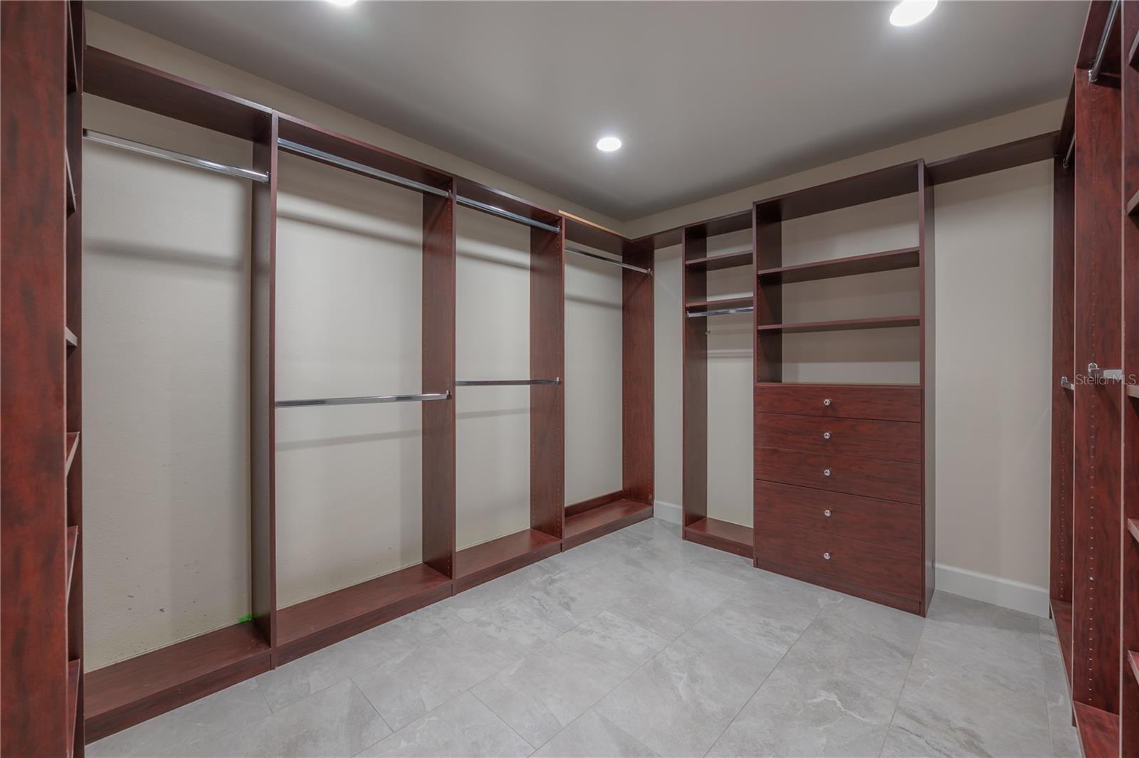 7922 SPRING VALLEY DR