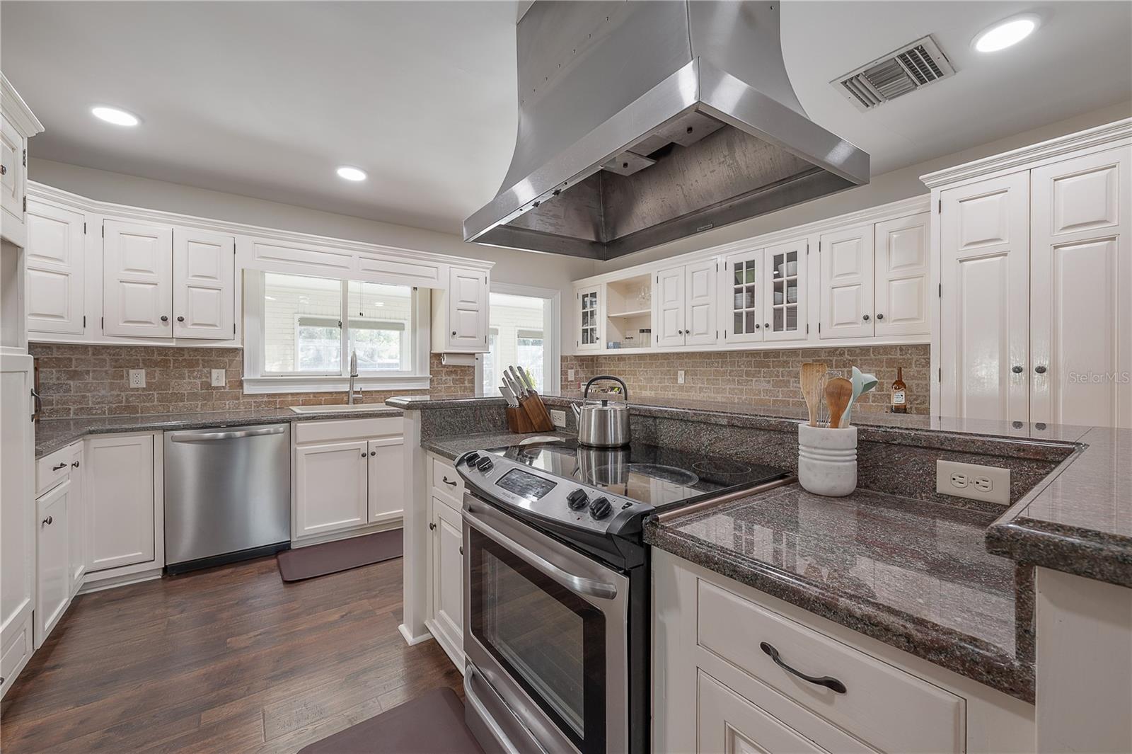 7922 SPRING VALLEY DR