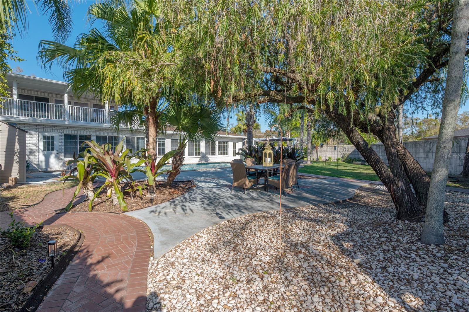 7922 SPRING VALLEY DR