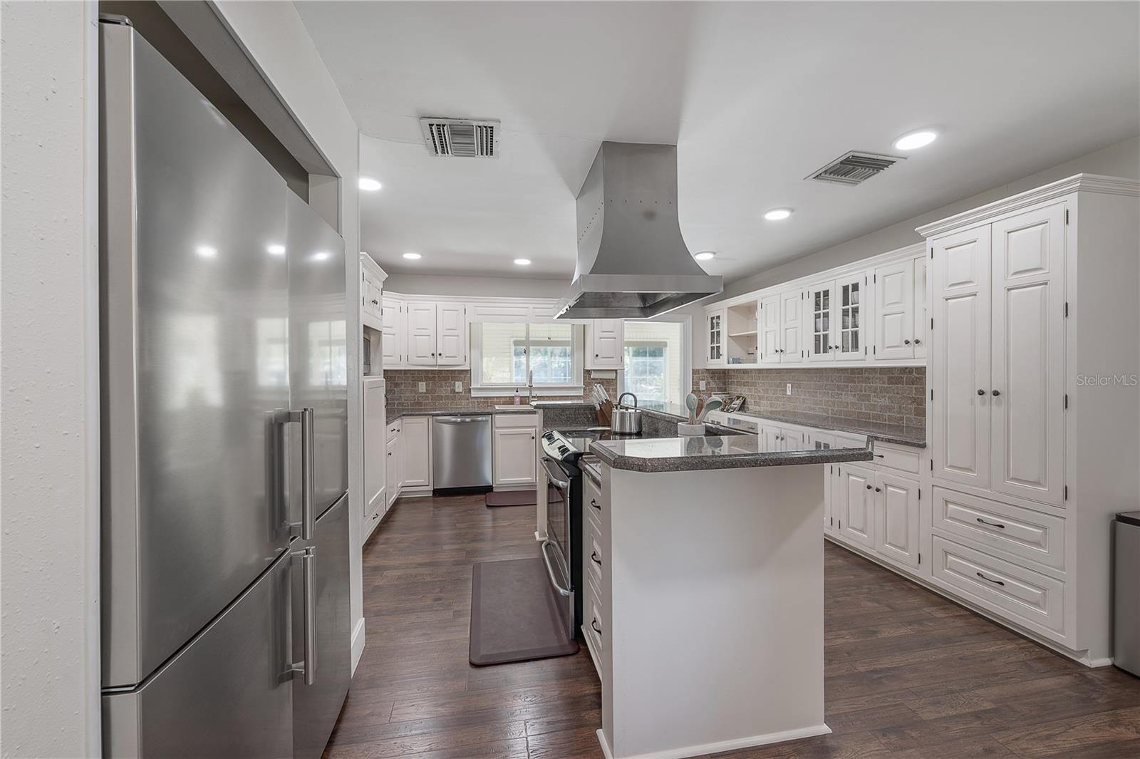 7922 SPRING VALLEY DR