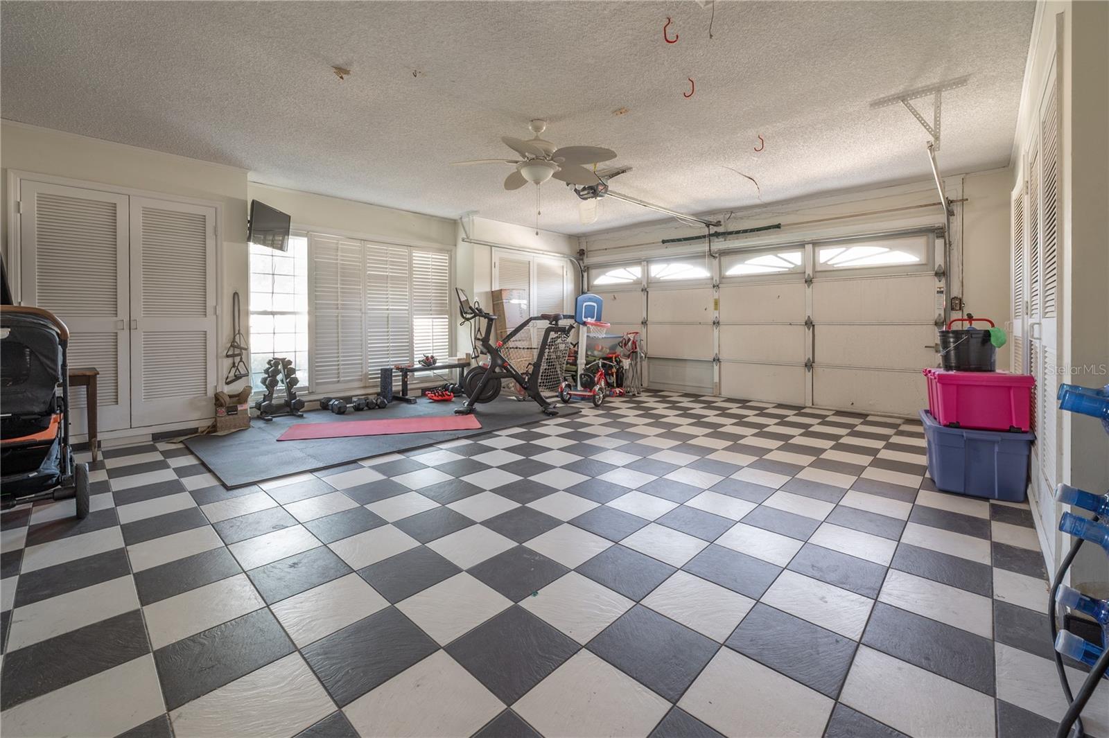 7922 SPRING VALLEY DR