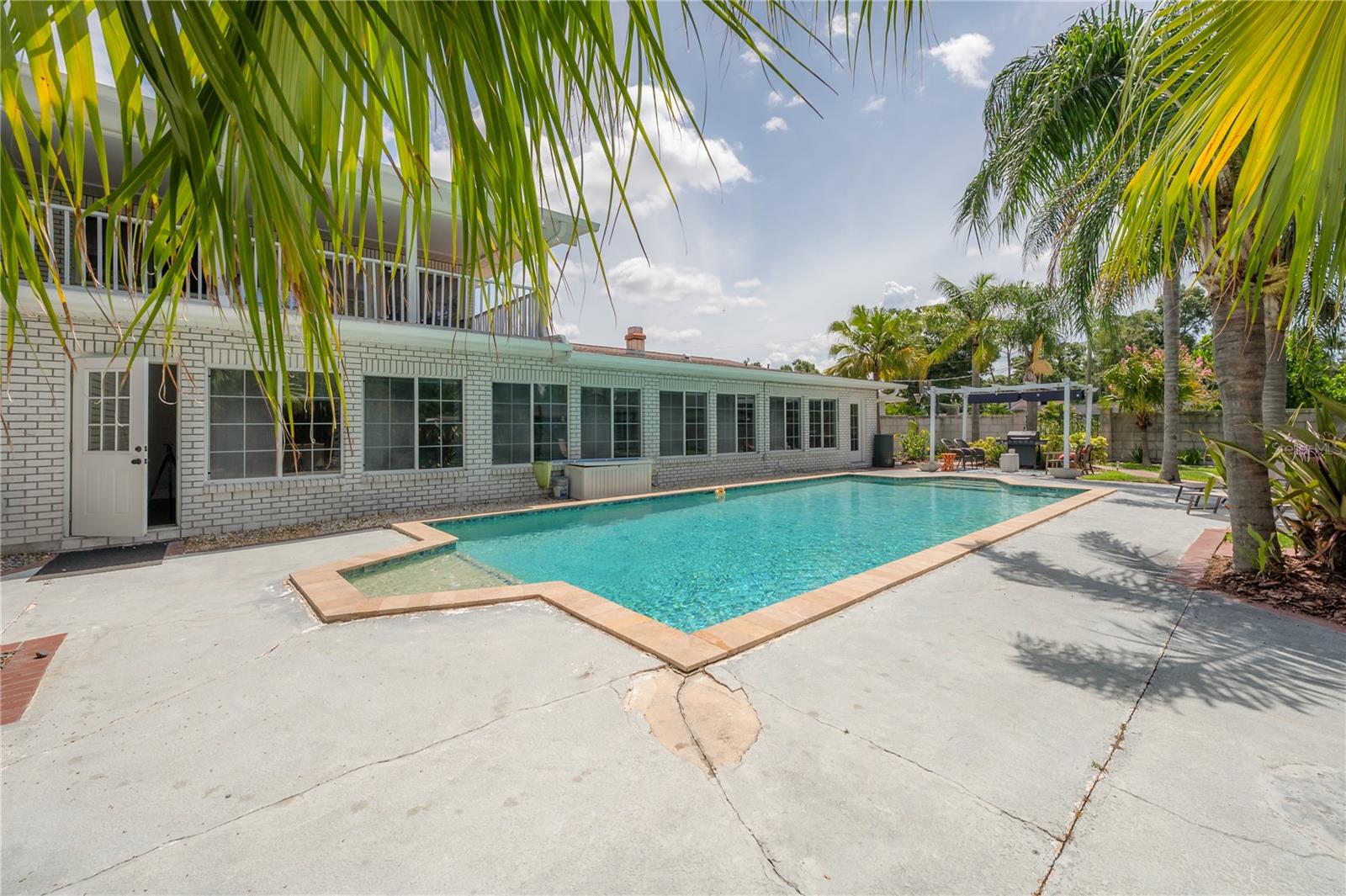 7922 SPRING VALLEY DR