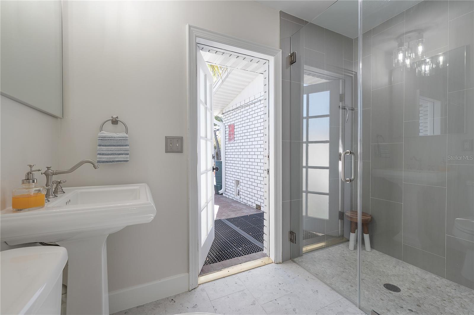 7922 SPRING VALLEY DR