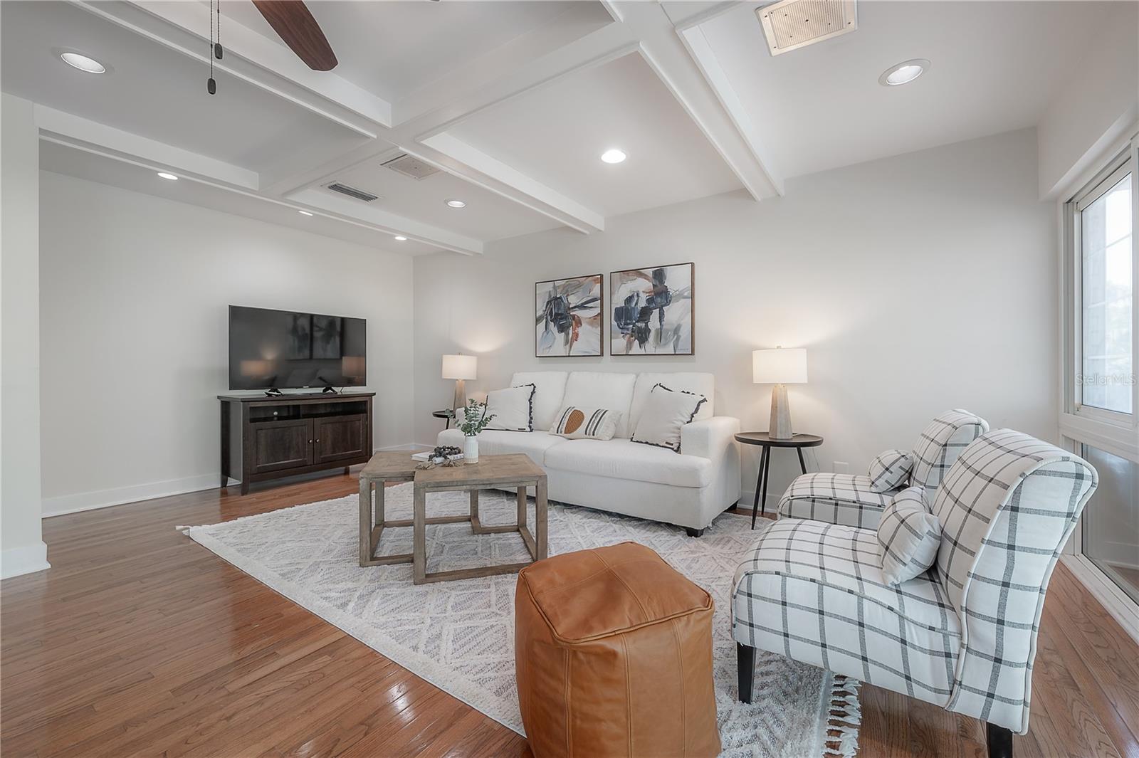 7922 SPRING VALLEY DR