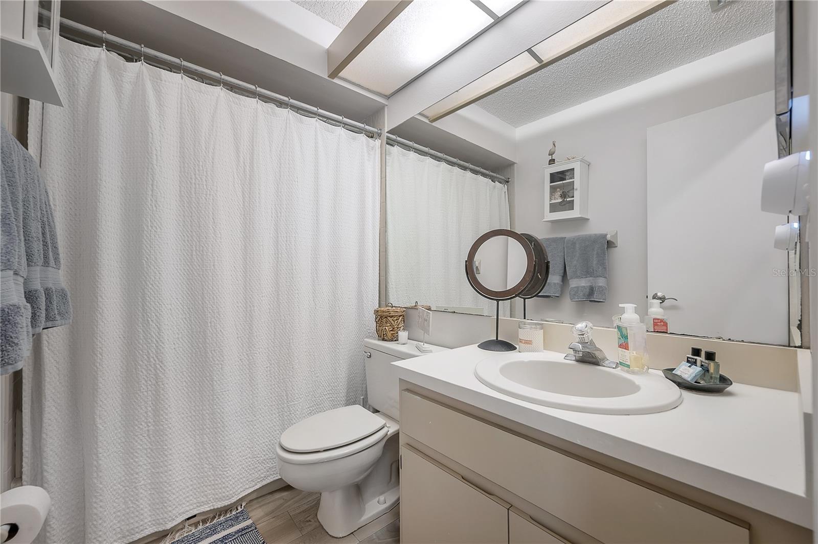 15344 E POND WOODS DR