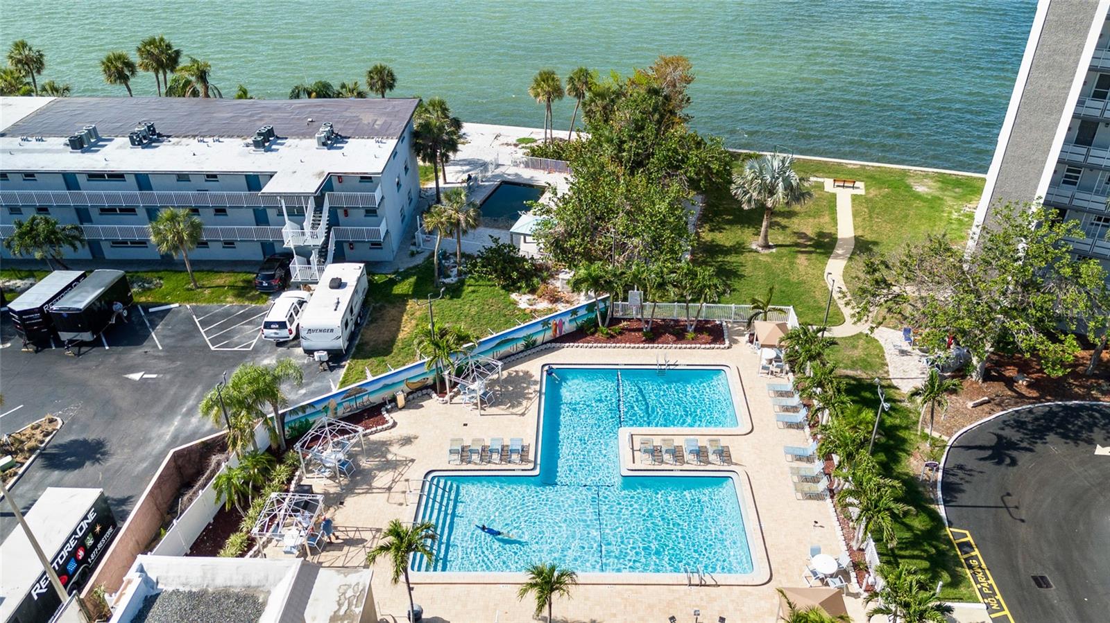 6025 SHORE BLVD S #409