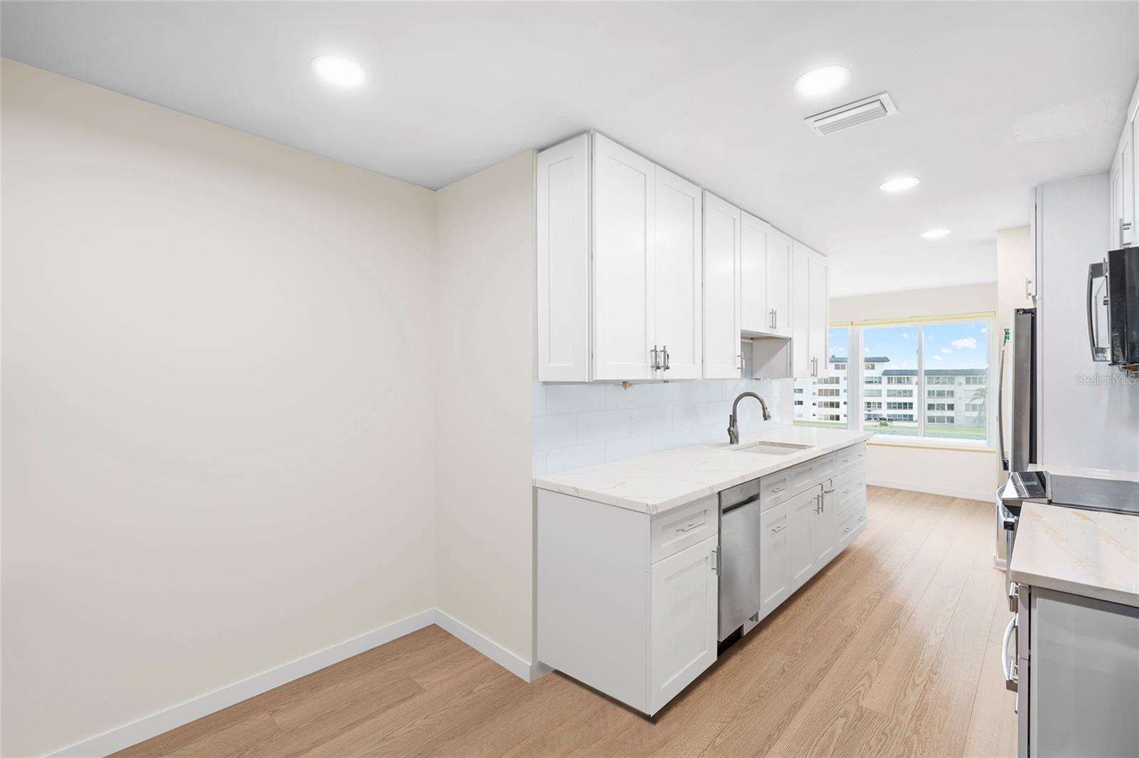 6025 SHORE BLVD S #409