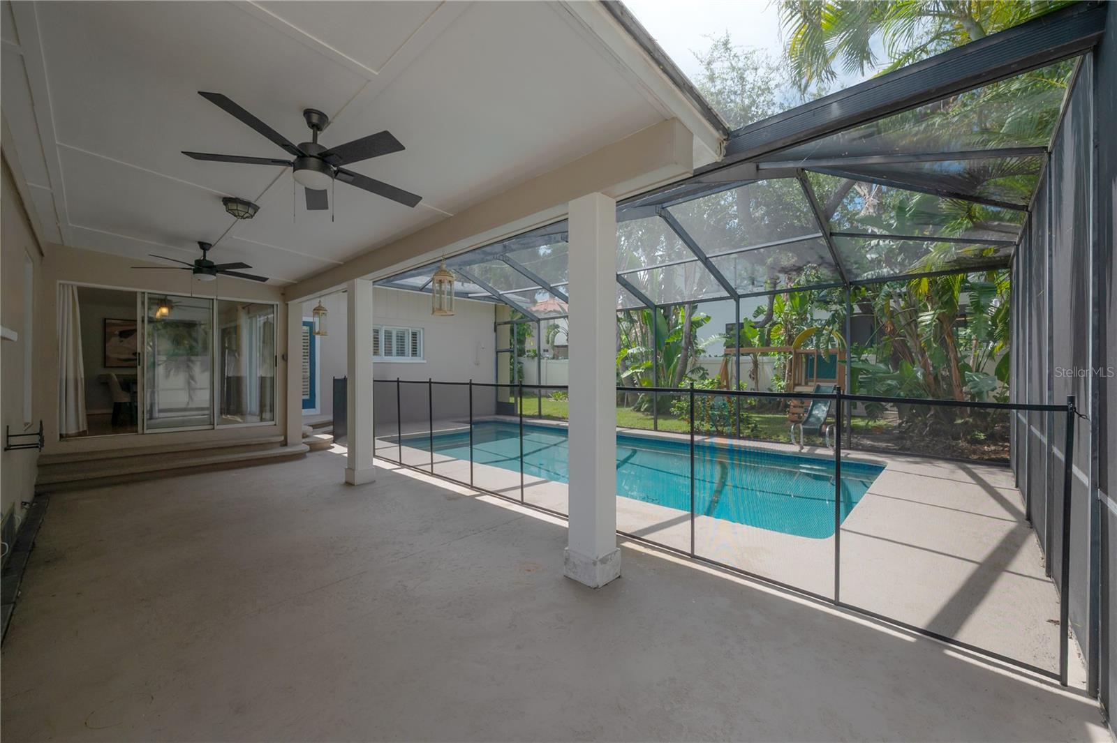 4620 W BEACH PARK DR