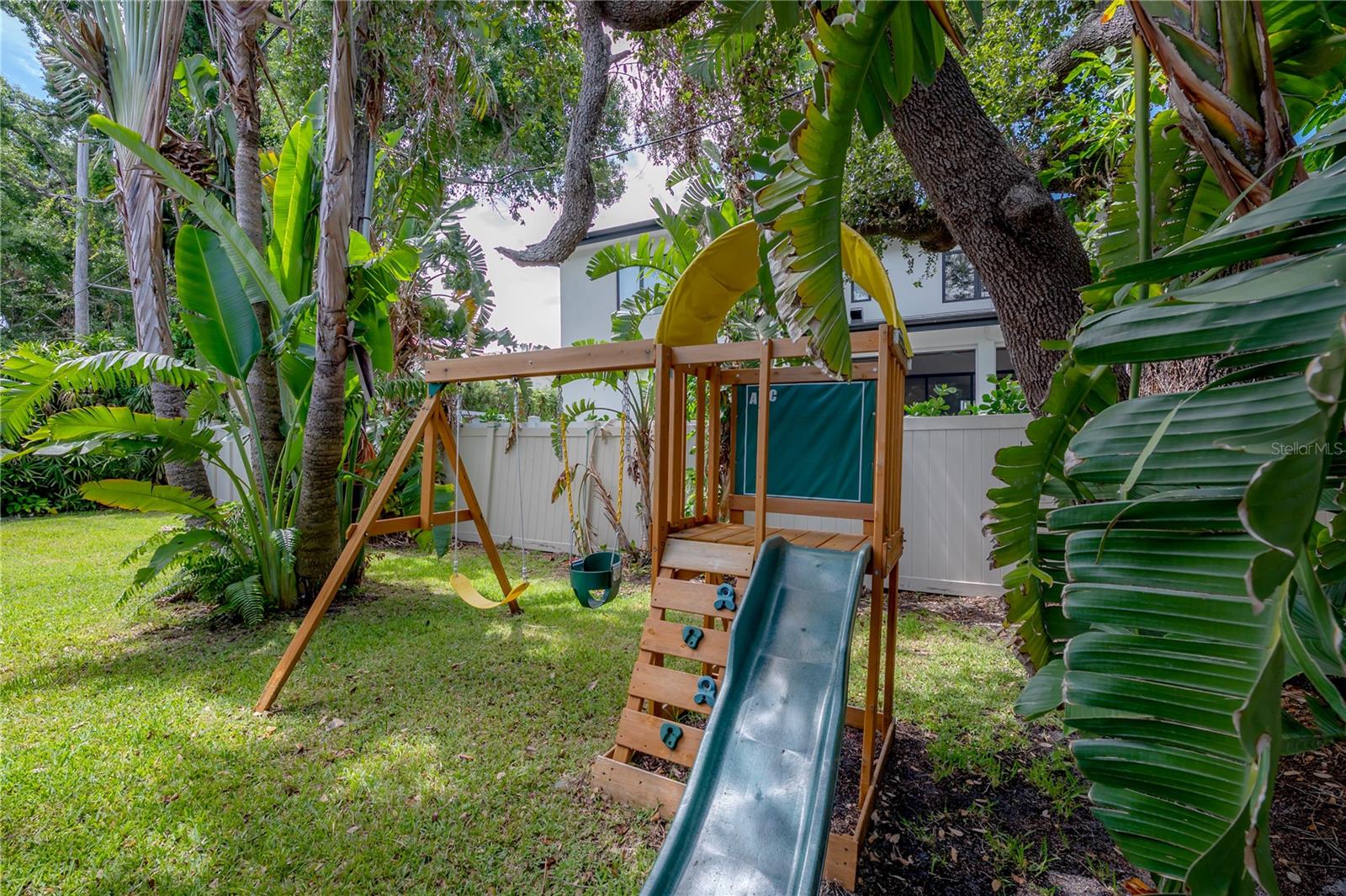 4620 W BEACH PARK DR