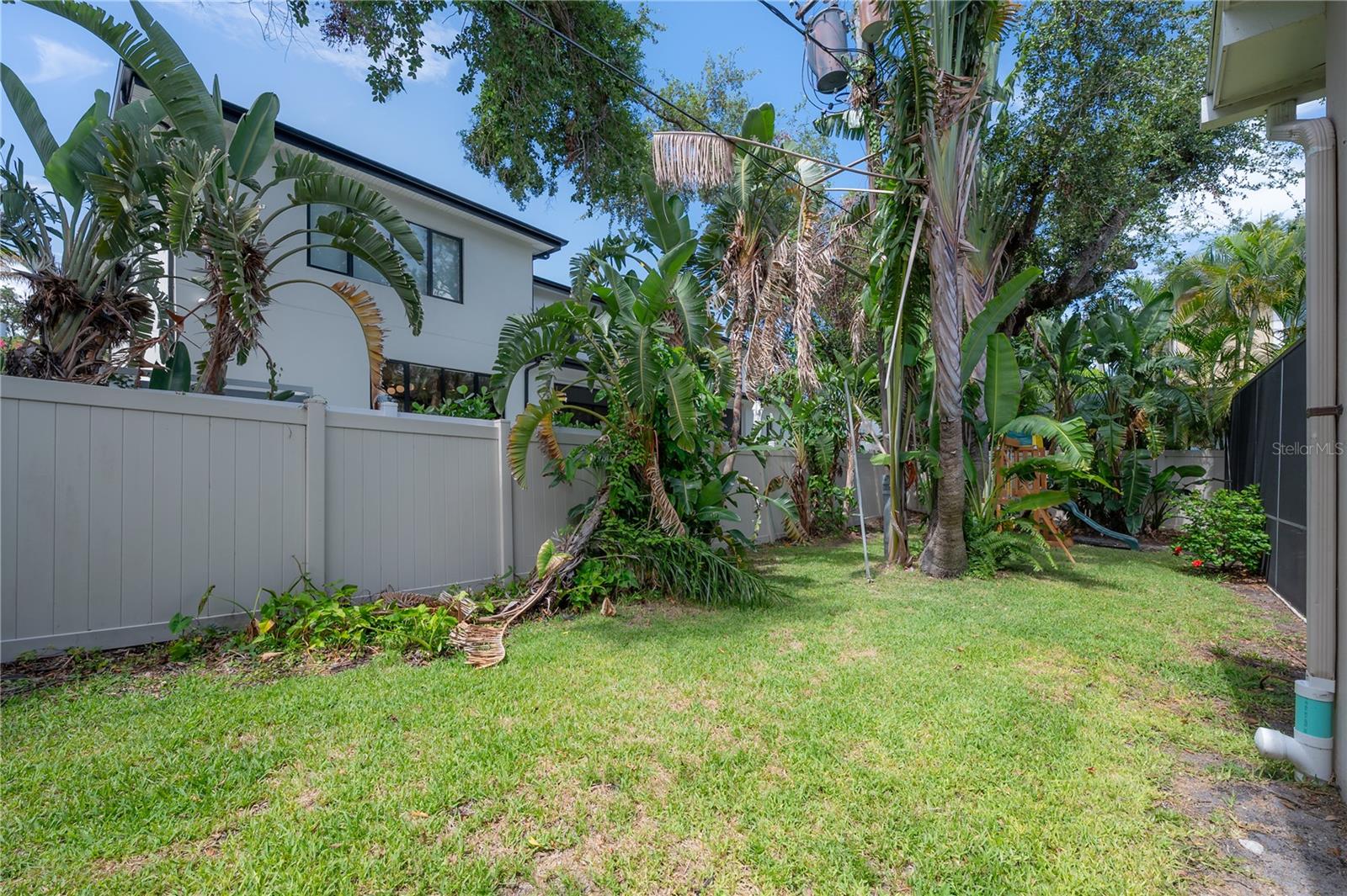 4620 W BEACH PARK DR