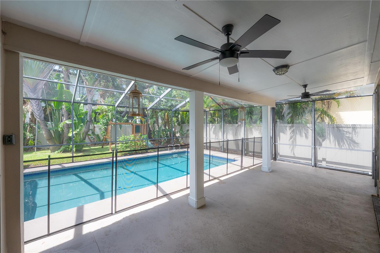 4620 W BEACH PARK DR