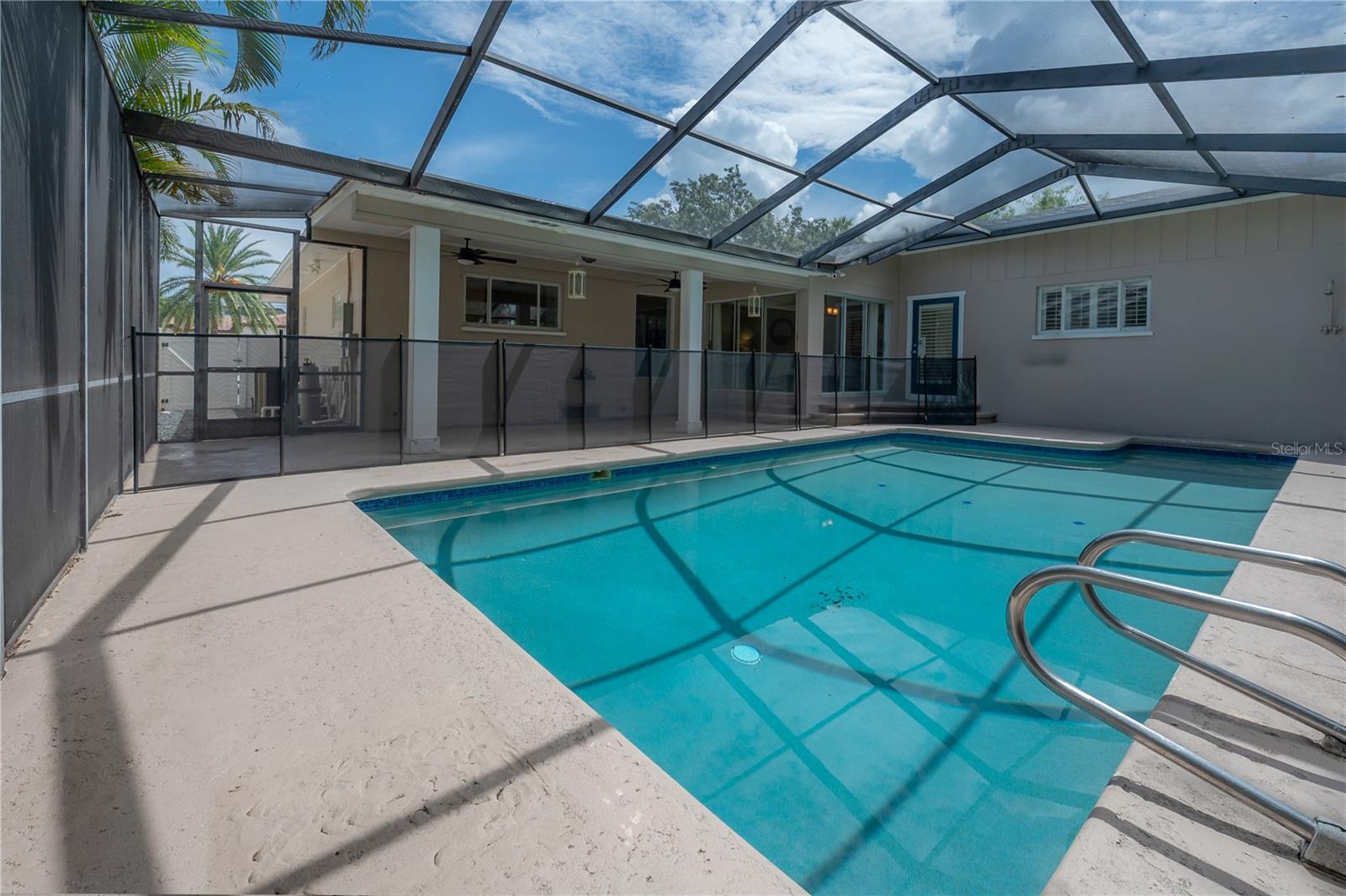 4620 W BEACH PARK DR