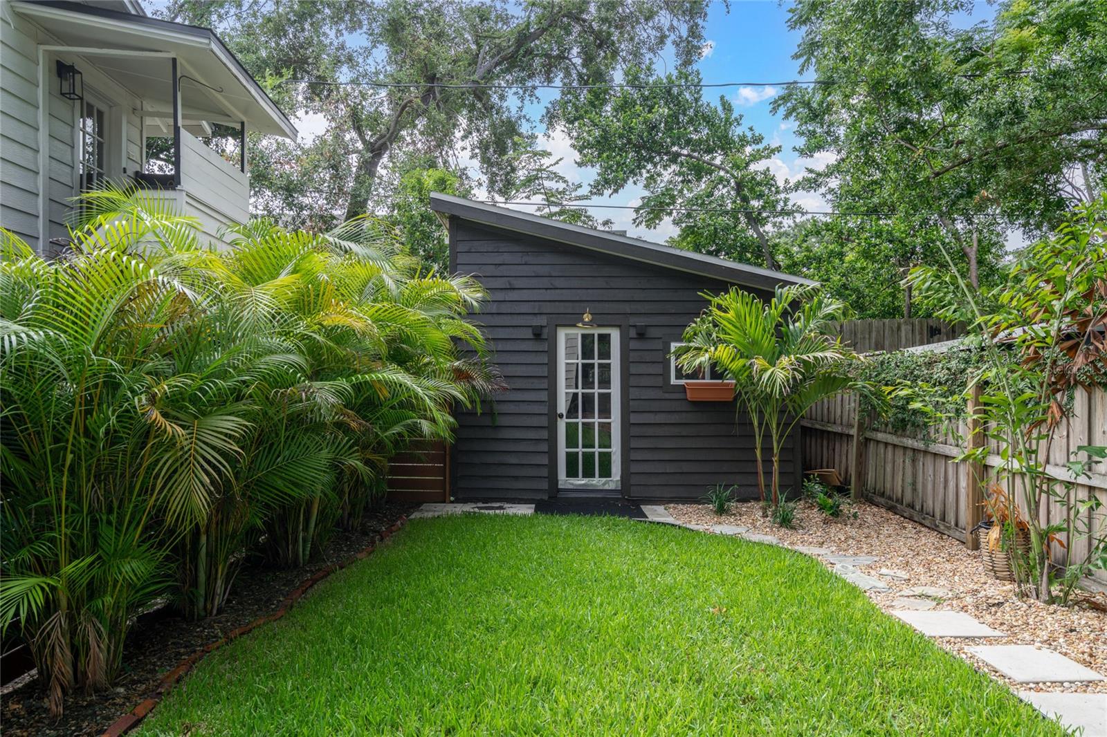 2412 W PROSPECT RD