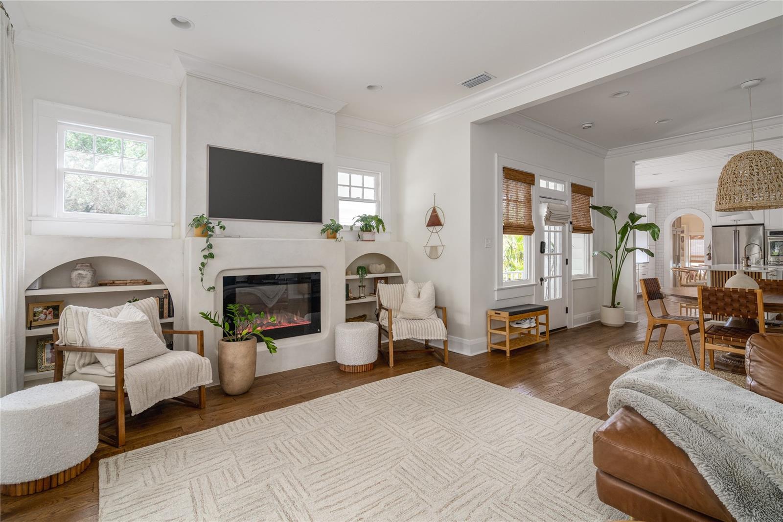 2412 W PROSPECT RD