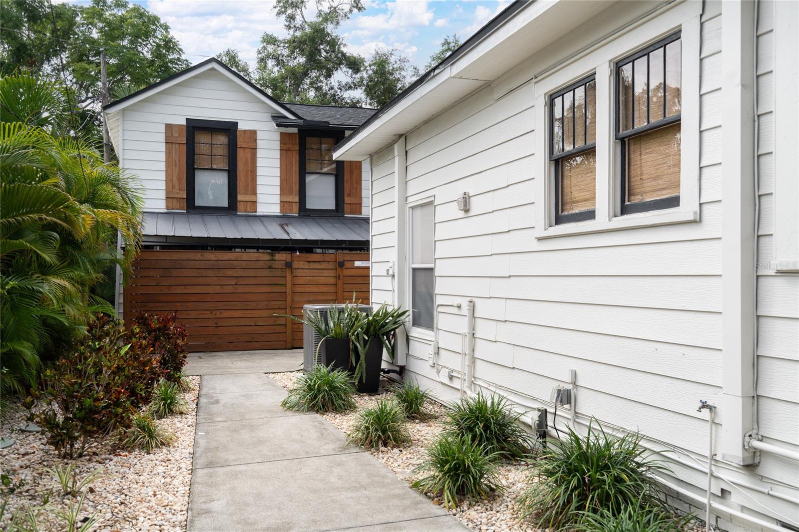 2412 W PROSPECT RD